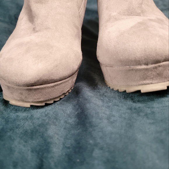 Juicy Couture Taupe Kasia Wedge Boots/Booties 8 - Picture 6 of 9